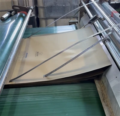 Czy laminowanie jest niezbędnym procesem w produkcji pudełek kartonowych?